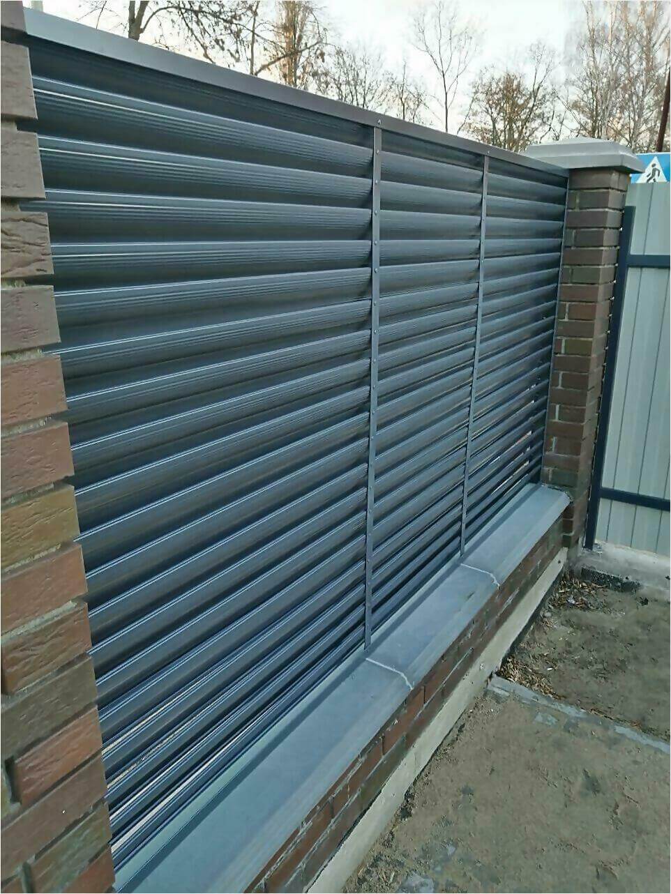Забор жалюзи 125м RAL7024 фото3 в Анапе