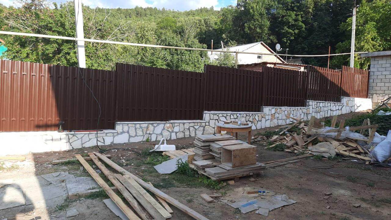 забор из штакетника шоколад двухсторонний фото1 в Анапе