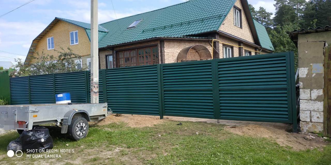 Забор-жалюзи с ламелями еврожалюзи ral6005/6005 Зеленый Мох 2-х сторонний фото1 в Анапе