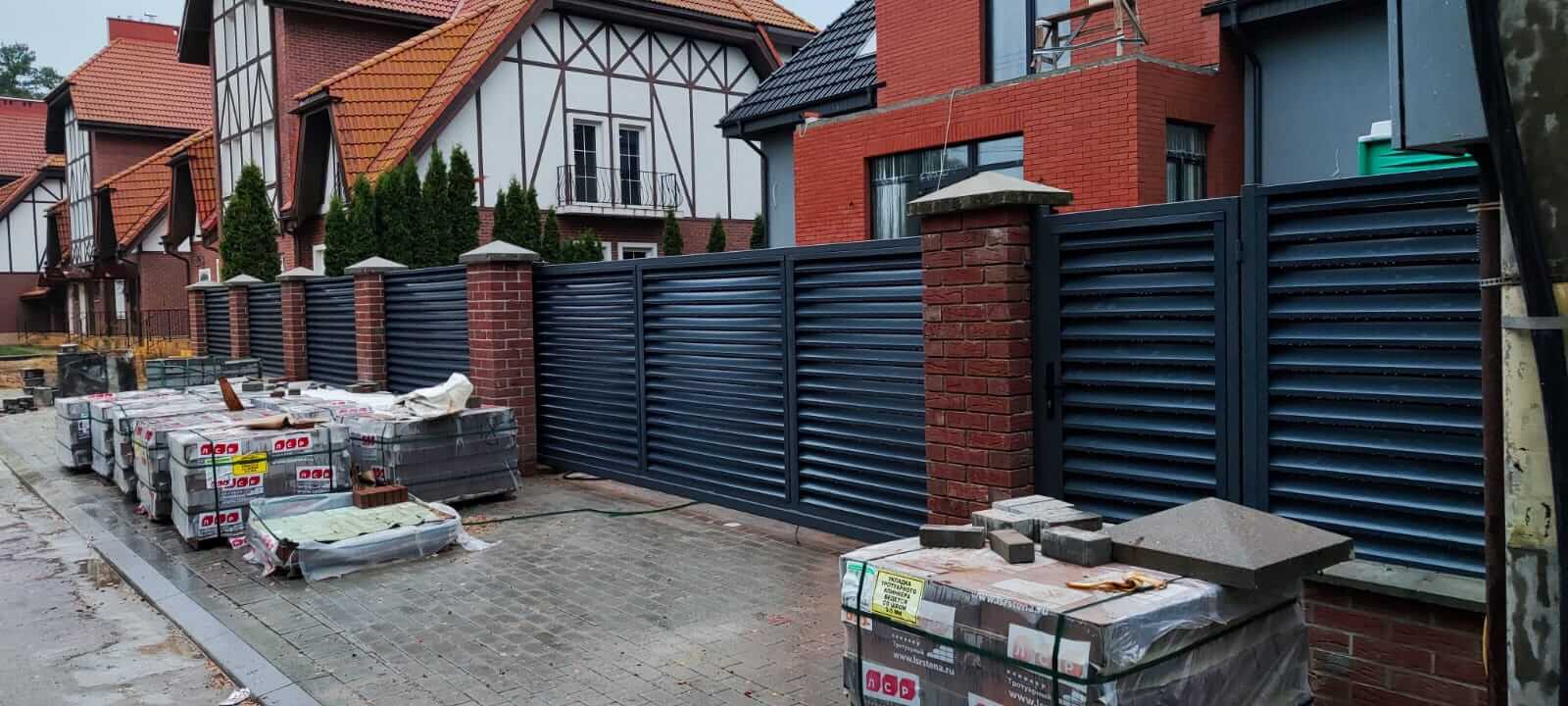 забор-жалюзи с ламелями эко-z ral7024 серый графит фото17 в Анапе