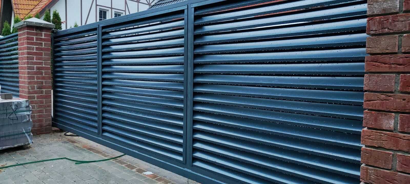 забор-жалюзи с ламелями эко-z ral7024 серый графит фото16 в Анапе