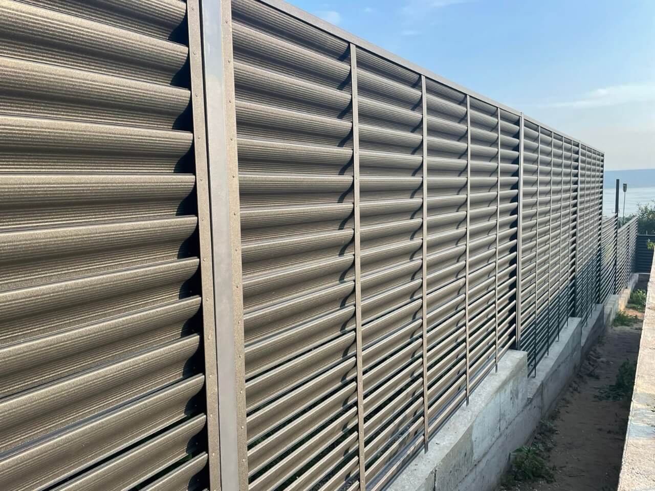 забор-жалюзи RAL7024/7024 Серый Графит двухсторонний МАТТЕ фото3 в Анапе