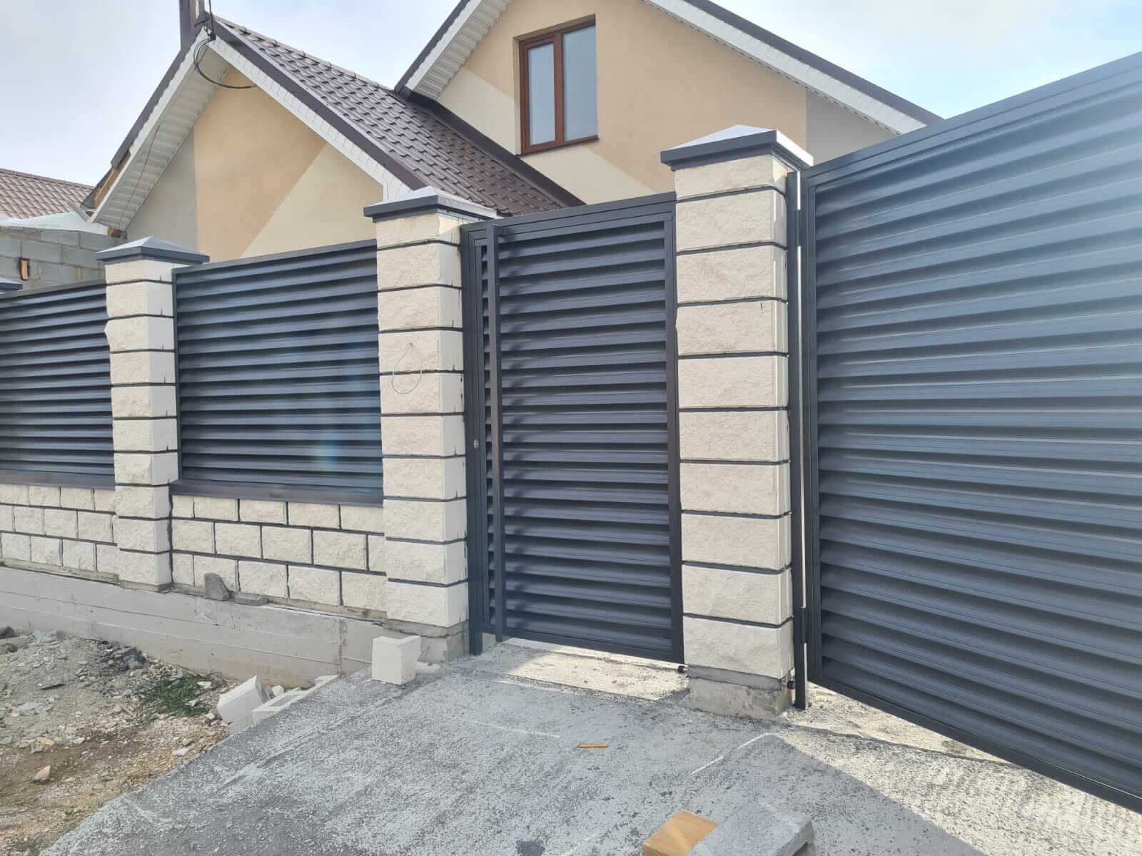 Забор из ламелей Еврожалюзи 38м RAL7024/7024 Серый Графит двусторонний фото 1 в Анапе