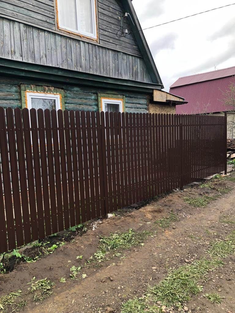 Забор из штакетника ЭКО-М 22м RAL8017/8017 Шоколад двусторонний в Анапе