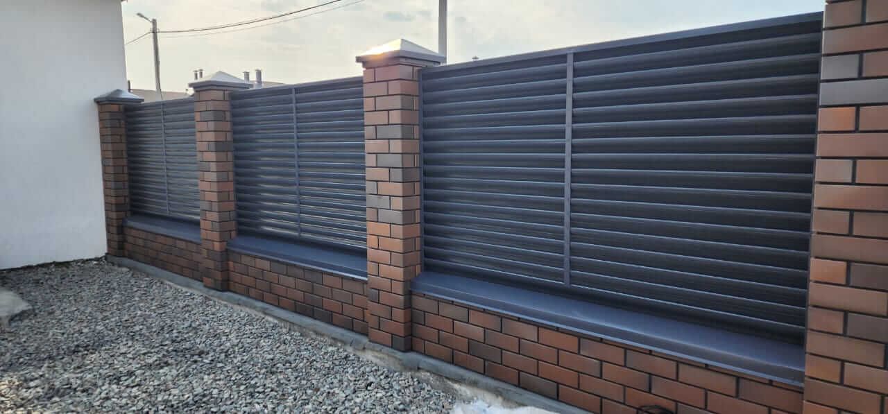 Забор из ламелей еврожалюзи 22м RAL7024/7024 Серый Графит двусторонний фото 1 в Анапе