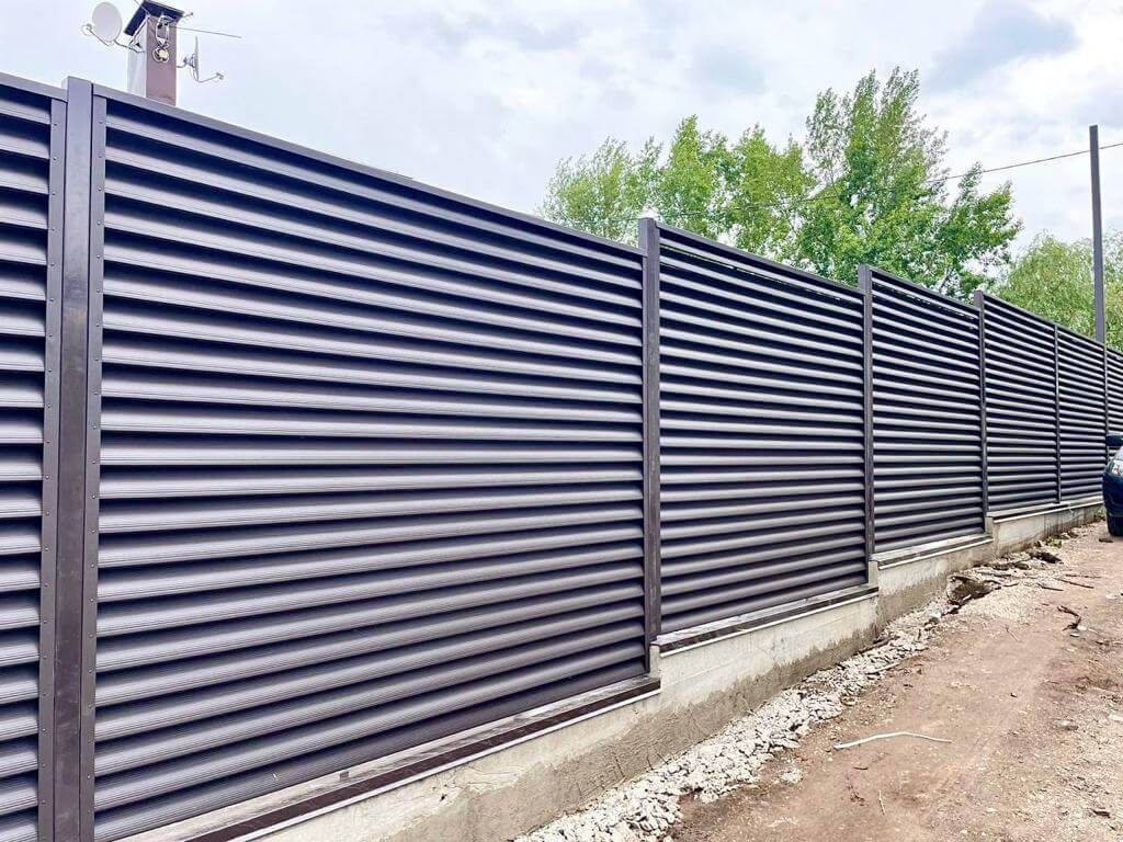 Забор-жалюзи с ламелями еврожалюзи 29м RAL8019/8019 Темный Шоколад МАТТЕ двухсторонний в Анапе