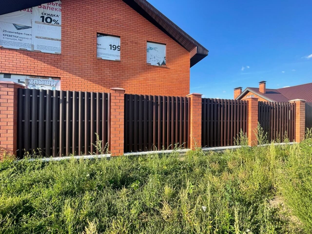 Забор из фигурного штакетника 23м RAL8017/8017 Шоколад двусторонний фото 2 в Анапе