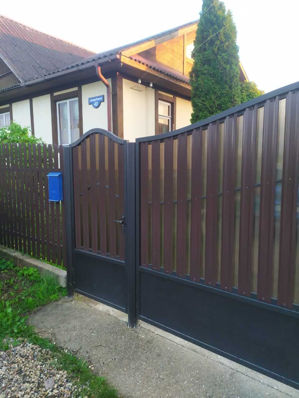 Забор из штакетника ЭКО-М 16м RAL8017 полиэфирная эмаль фото 1 в Анапе