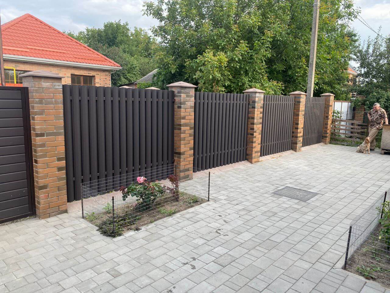 Забор из штакетника полукруглого 22м RAL8019 Темный Шоколад МАТТЕ фото 3 в Анапе