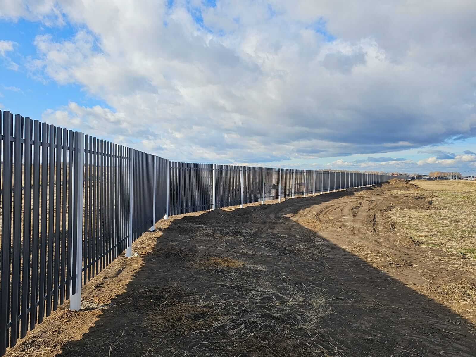 Забор из евроштакетника 234м RAL7024/7024 Серый Графит двусторонний фото 3 в Анапе