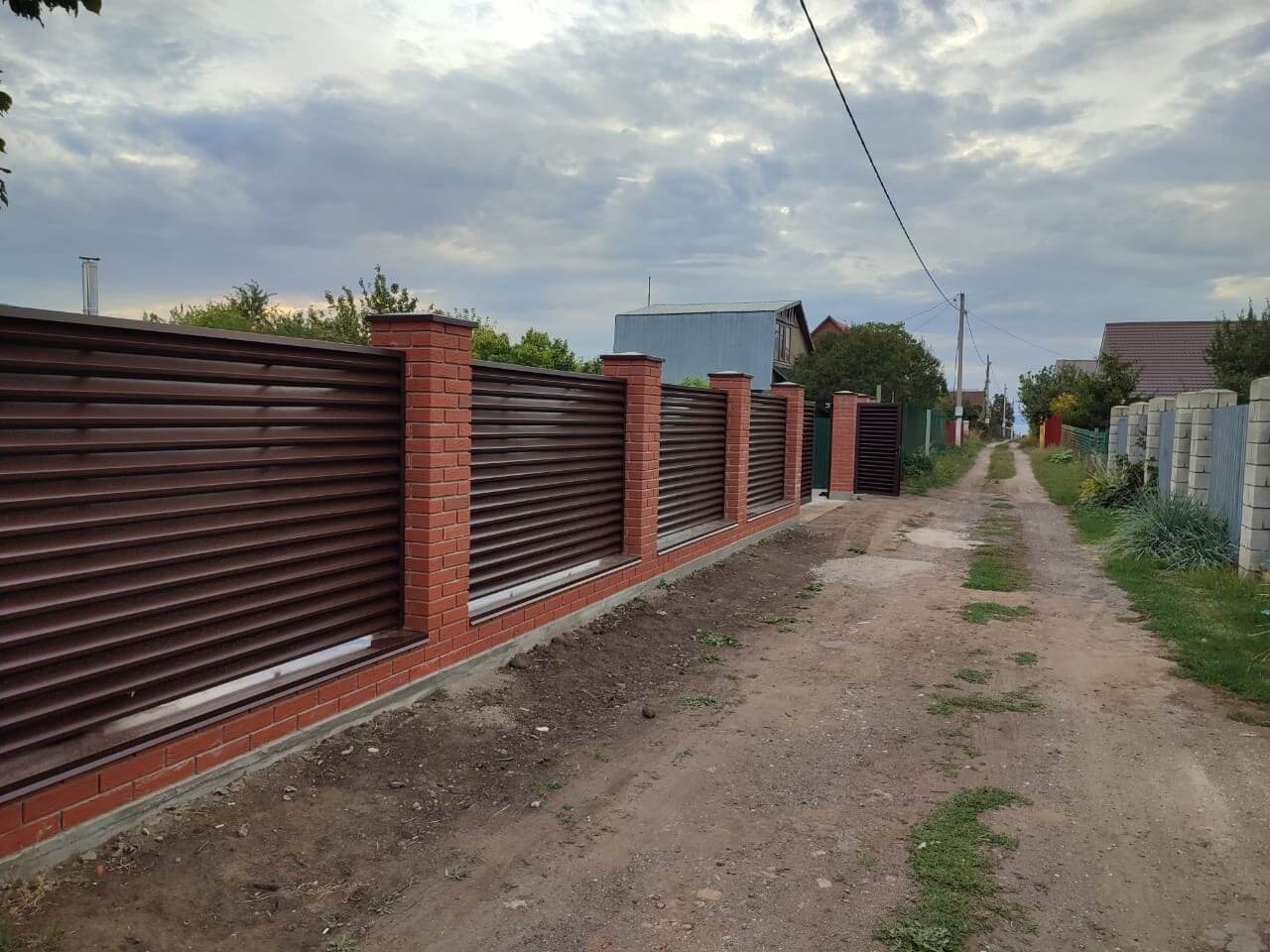 Забор из ламелей Еврожалюзи 28м RAL8017/8017 Шоколад двусторонний фото 2 в Анапе