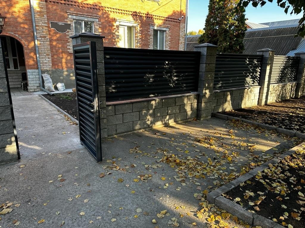 Забор-жалюзи 19м RAL7024/7024 Серый Графит двусторонний MATTE фото 5 в Анапе