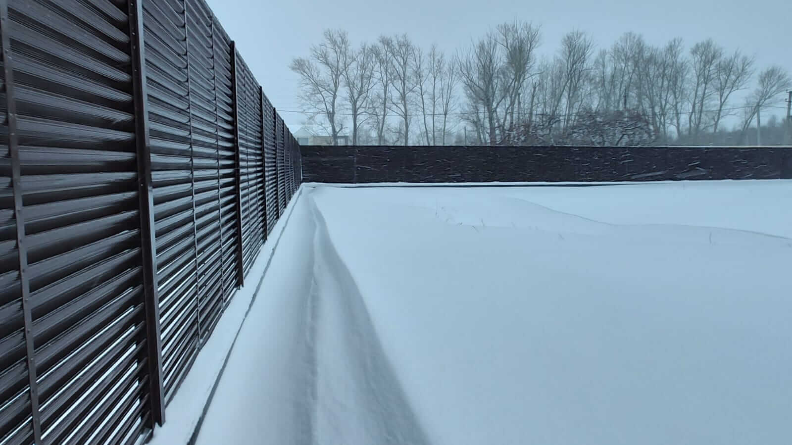 Забор из ламелей Еврожалюзи 108м RAL8017/8017 Шоколад двусторонний фото 1 в Анапе