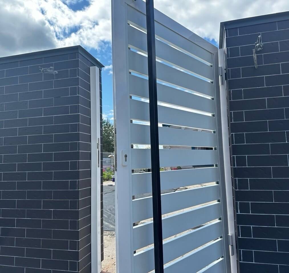 Калитка из металлопланкена RAL9003 Белый фото 1 в Анапе