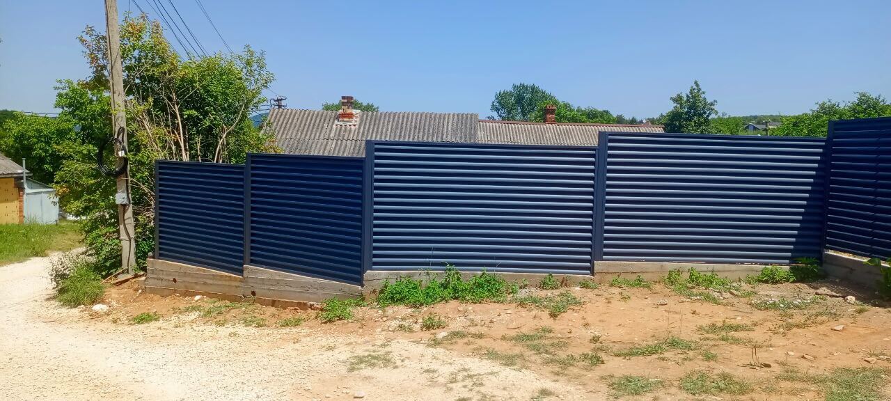 Забор-жалюзи из ламелей Еврожалюзи 53м RAL7024 Серый Графит МАТТЕ фото 6 в Анапе