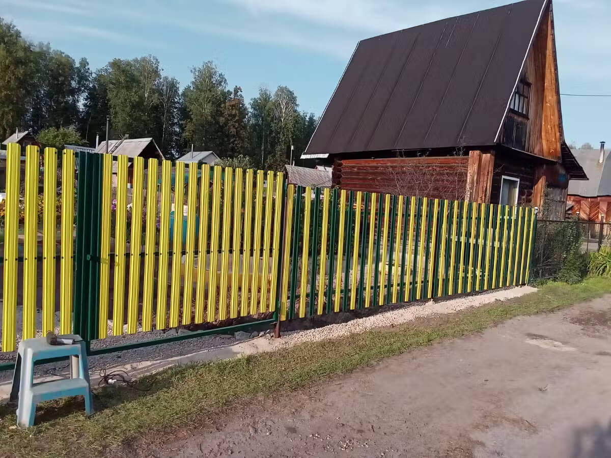 Забор из евроштакетника 13м RAL1018 Желтый фото 3 в Анапе