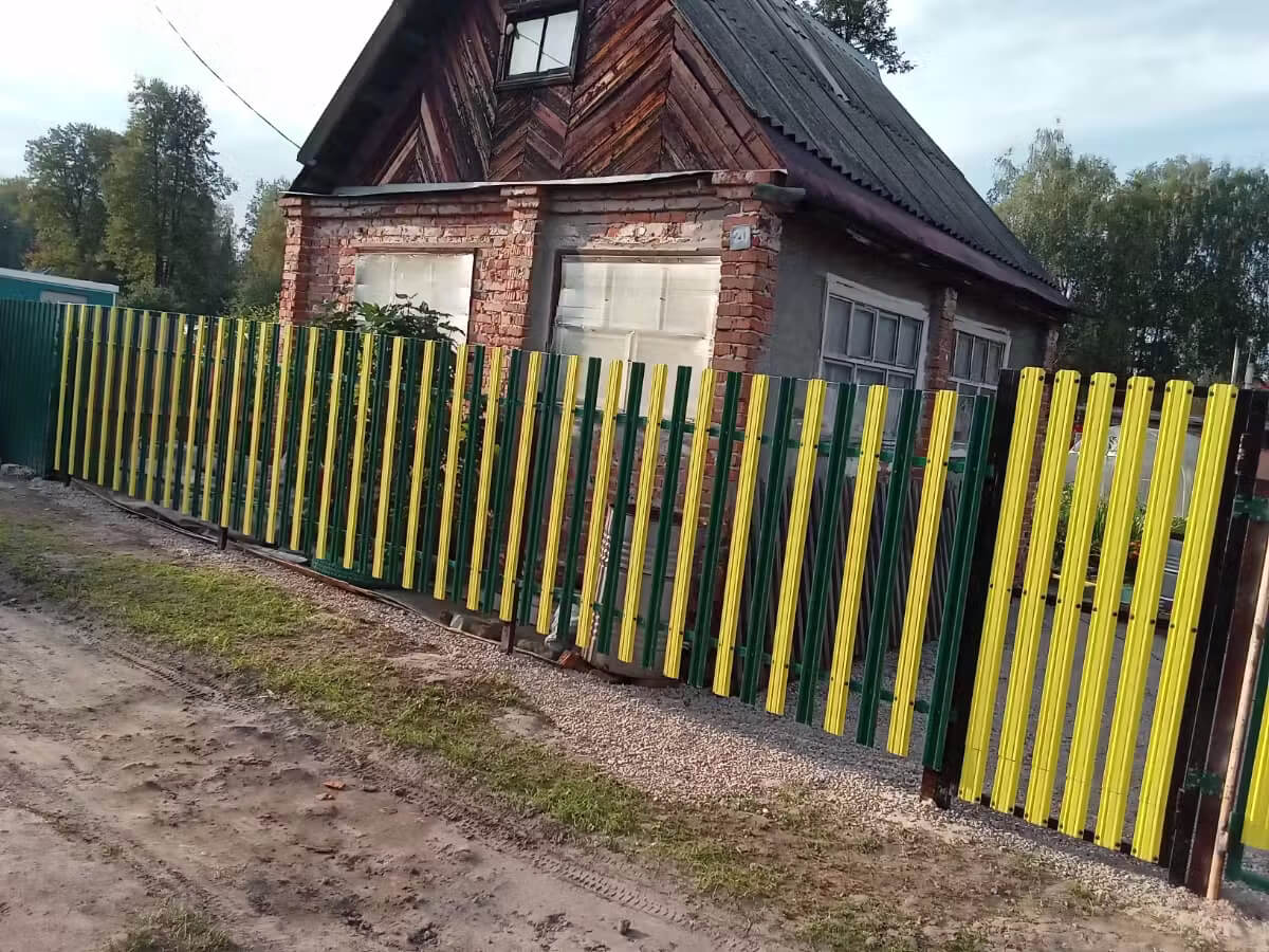 Забор из евроштакетника 13м RAL1018 Желтый фото 1 в Анапе