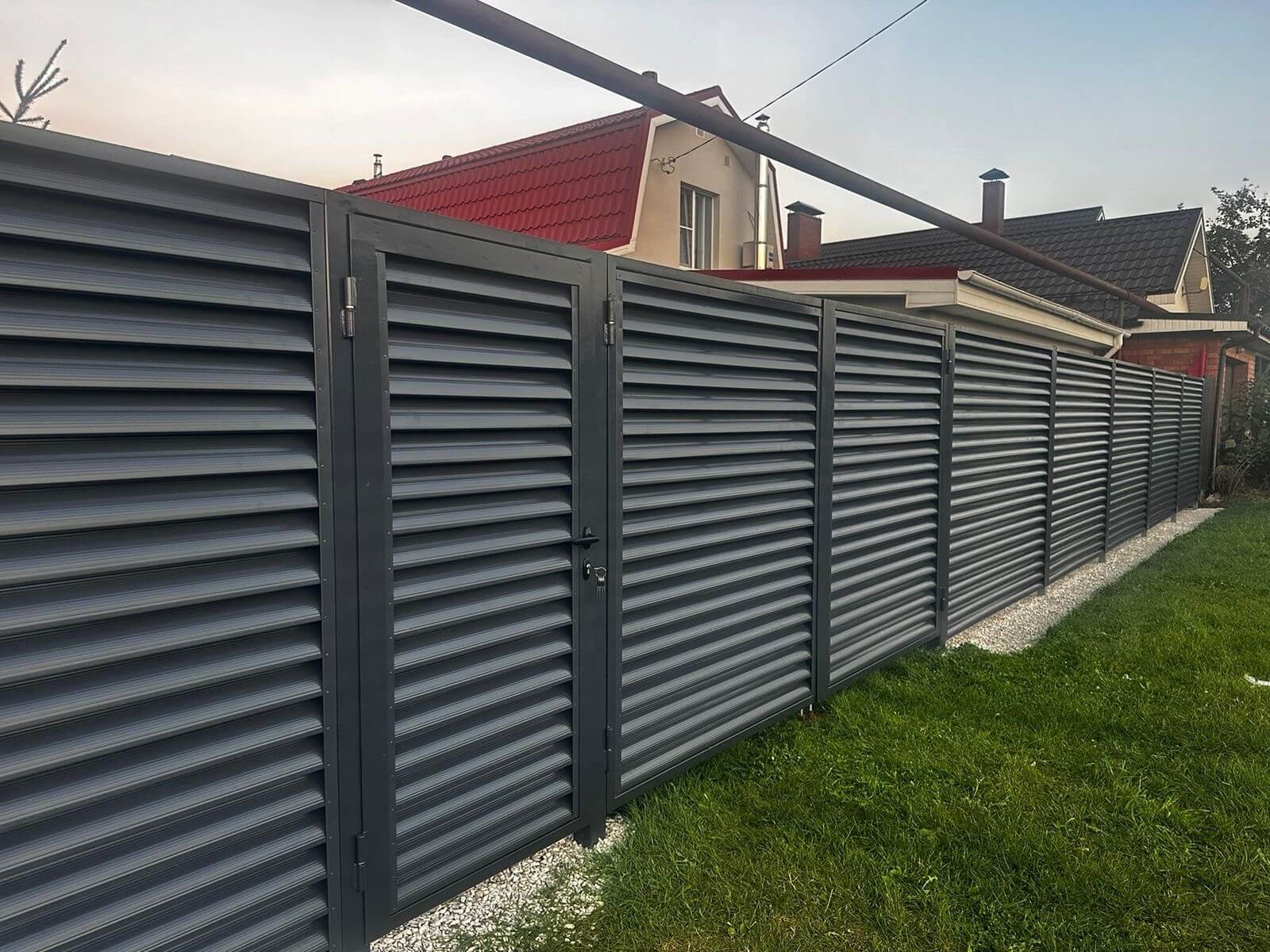 Забор из ламелей Еврожалюзи 26м RAL7024/7024 Серый Графит двусторонний фото 1 в Анапе