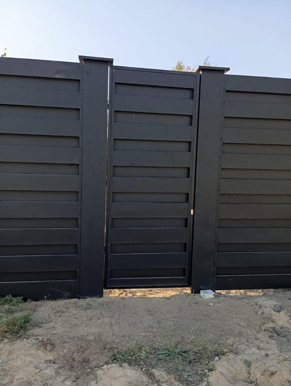 Забор-ранчо из металлопланкена 37м RAL9005 Черный МАТТЕ фото 3 в Анапе
