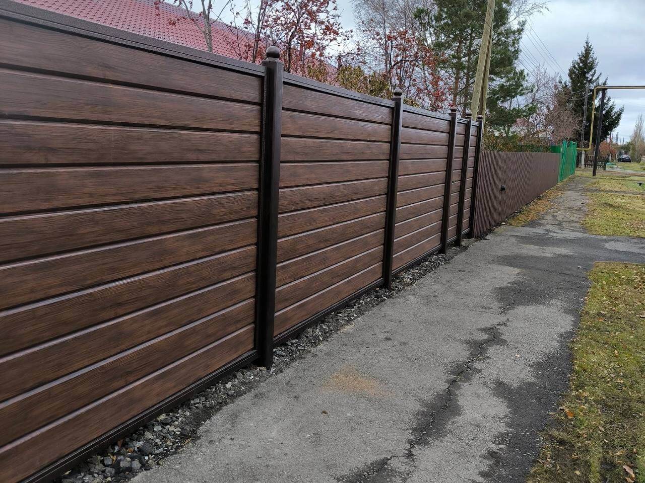 Забор из металлосайдинга Евро-Брус 46м Античное Дерево Принтек фото 1 в Анапе