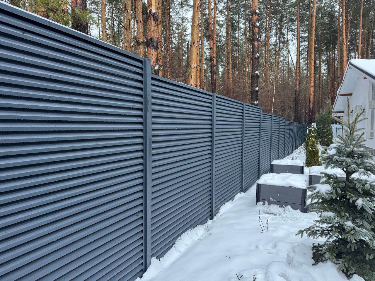 Забор-жалюзи из ламелей ЭКО-Z-US 54м RAL7024/7024 Серый Графит двусторонний МАТТЕ в Анапе