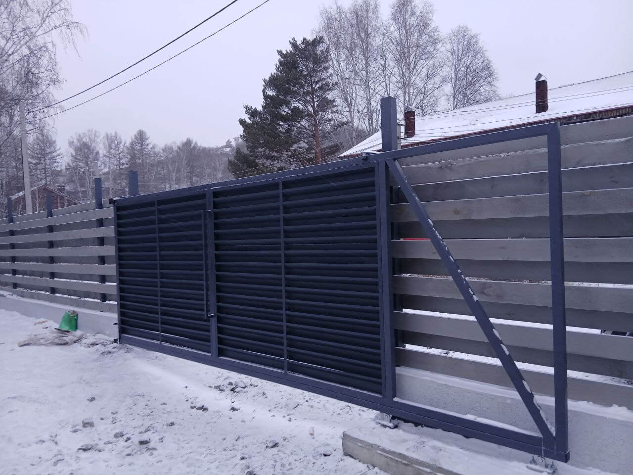 Входная группа из ламелей Хай-Тек RAL7024/7024 Серый Графит двусторонний МАТТЕ фото 4 в Анапе