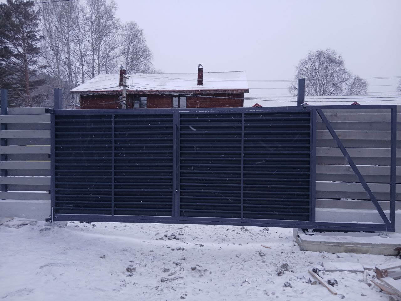 Входная группа из ламелей Хай-Тек RAL7024/7024 Серый Графит двусторонний МАТТЕ фото 17 в Анапе
