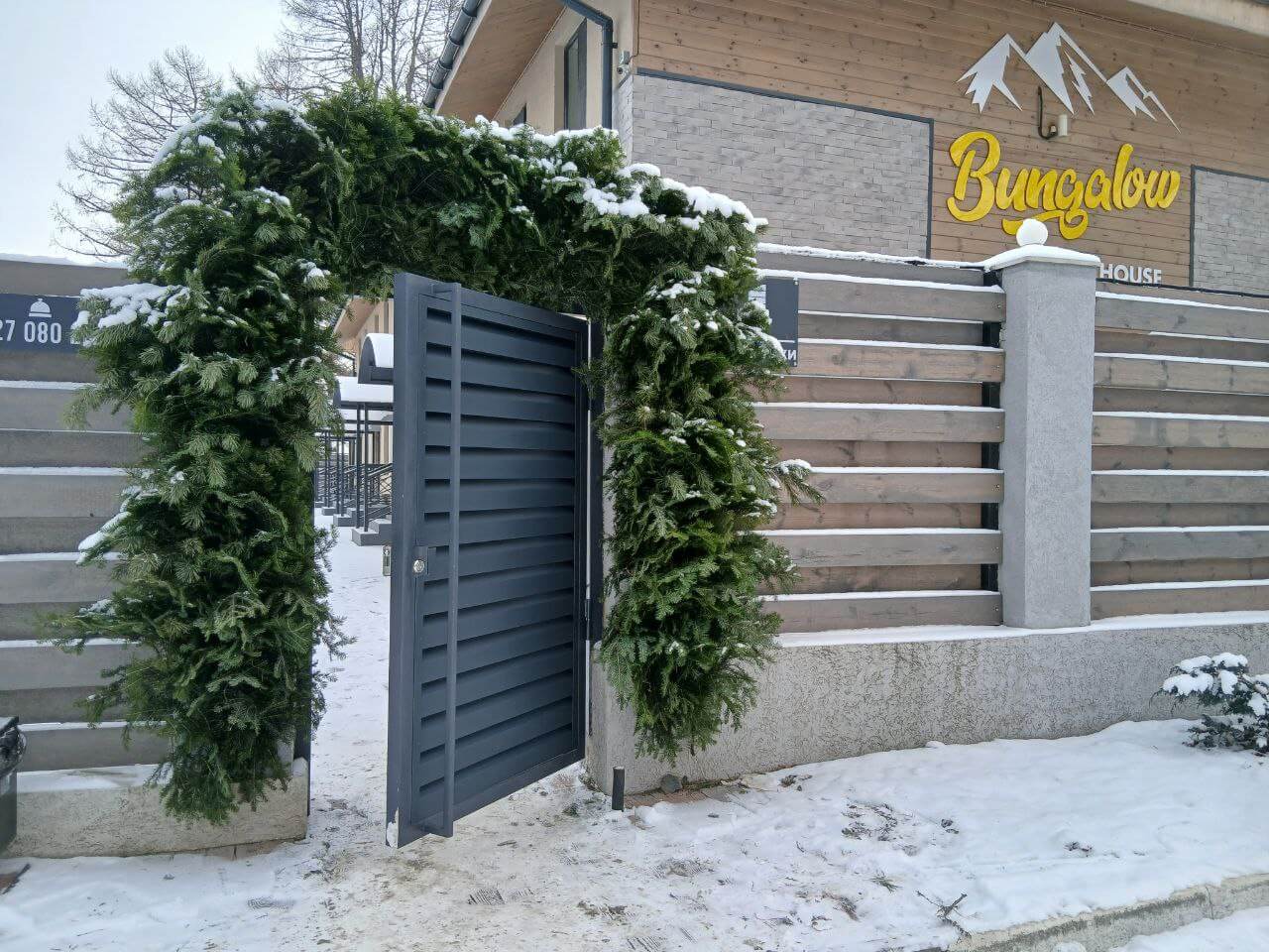 Входная группа из ламелей Хай-Тек RAL7024/7024 Серый Графит двусторонний МАТТЕ фото 15 в Анапе